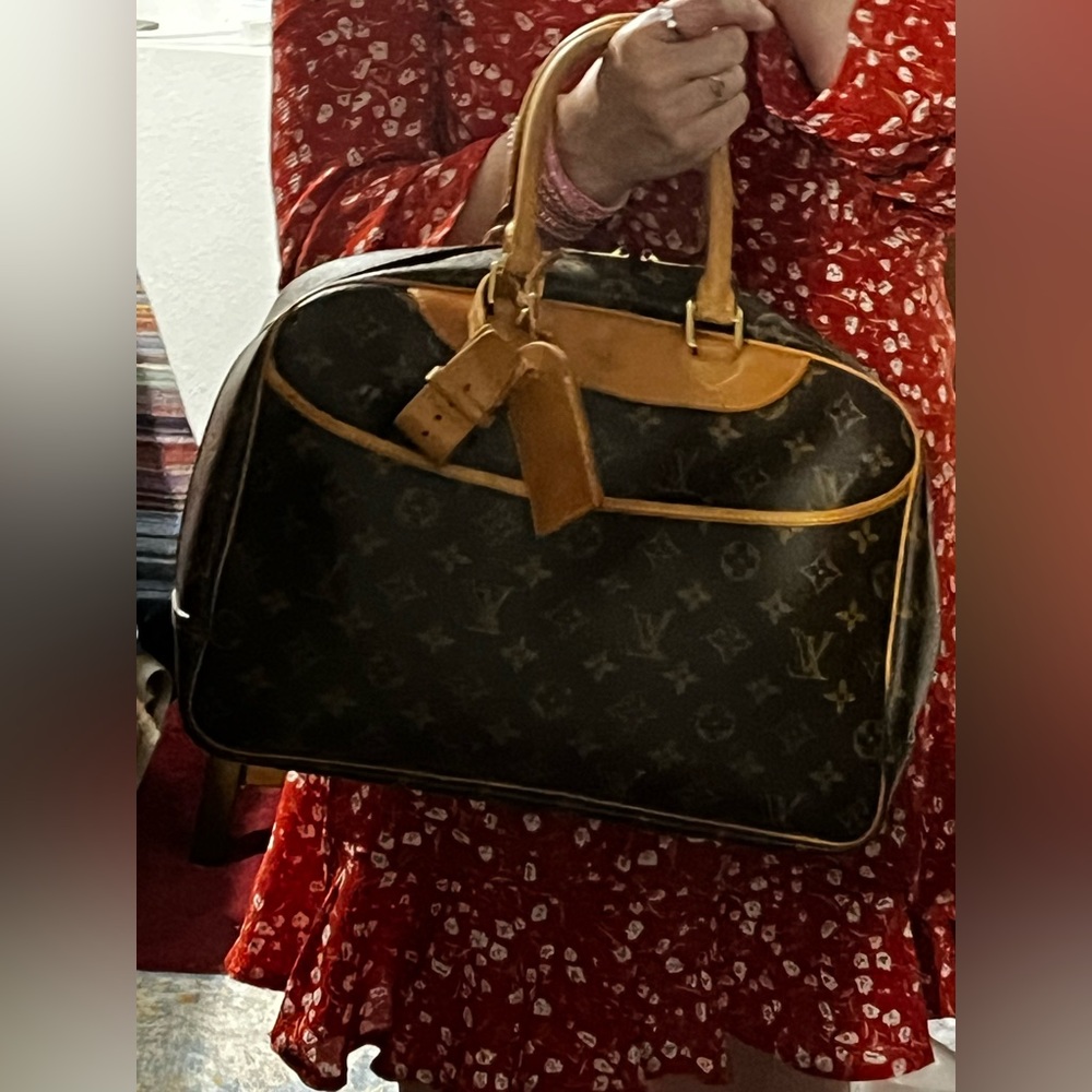 SOLD $800 LV Deauville - beautiful vintage condition. - Picture 3 of 16